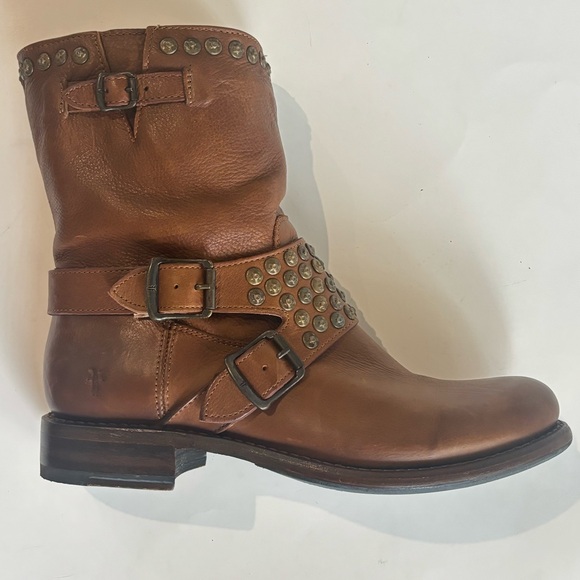 ❤️ 10 HTF Frye RARE Women’s Jenna Studded short moto boot Cognac BROWN leather - Picture 2 of 12
